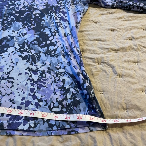 IsaacMizrahi Live XL floral long bell sleeve soft knit top periwinkle blue white - Picture 3 of 12